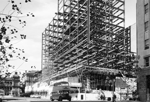 At the time that the Reserve Bank building was constructed, Martin Place was still open to traffic. Plans to convert it to a pedestrian plaza began in the early 1970's with the whole of the thoroughfare converted by 1979.