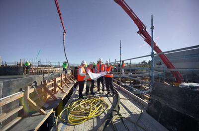 Photograph: Frank Campbell, Assistant Governor (Corporate Services), second from left, discusses progress on construction of the business resumption site with, from left to right, Greg Graham, Richard Mayes and John Wightman, members of the Reserve Bank's project team.