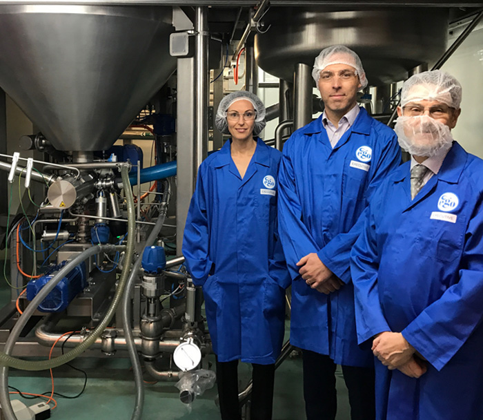 Ego Pharmaceuticals Managing Director Alan Oppenheim (right) with Reserve Bank Victorian Office staff, May 2017